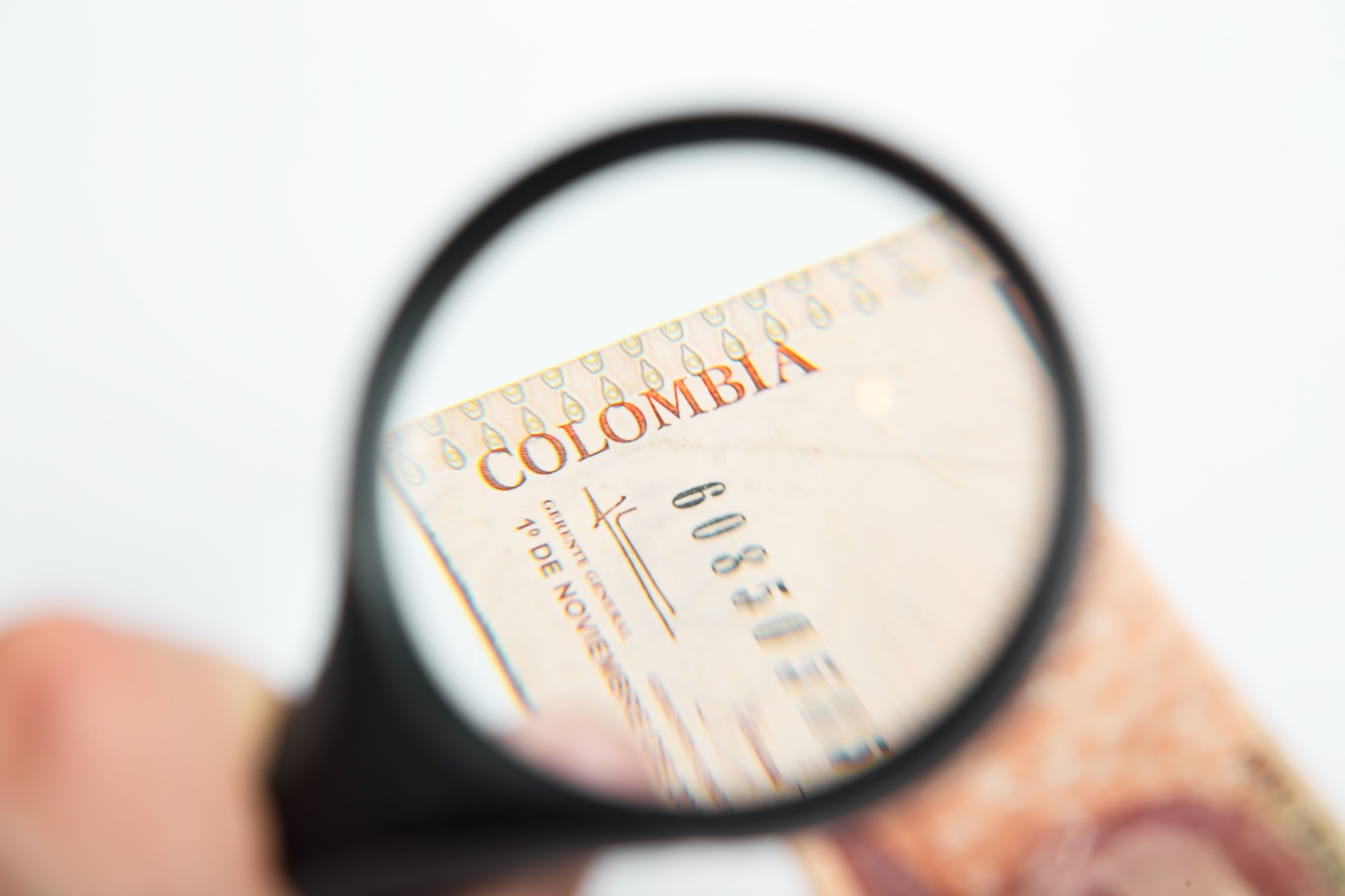 Lupa en los Pesos colombiano.